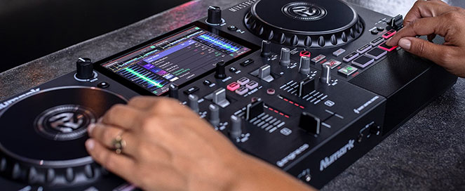 DJ esinemas Mixstream Pros