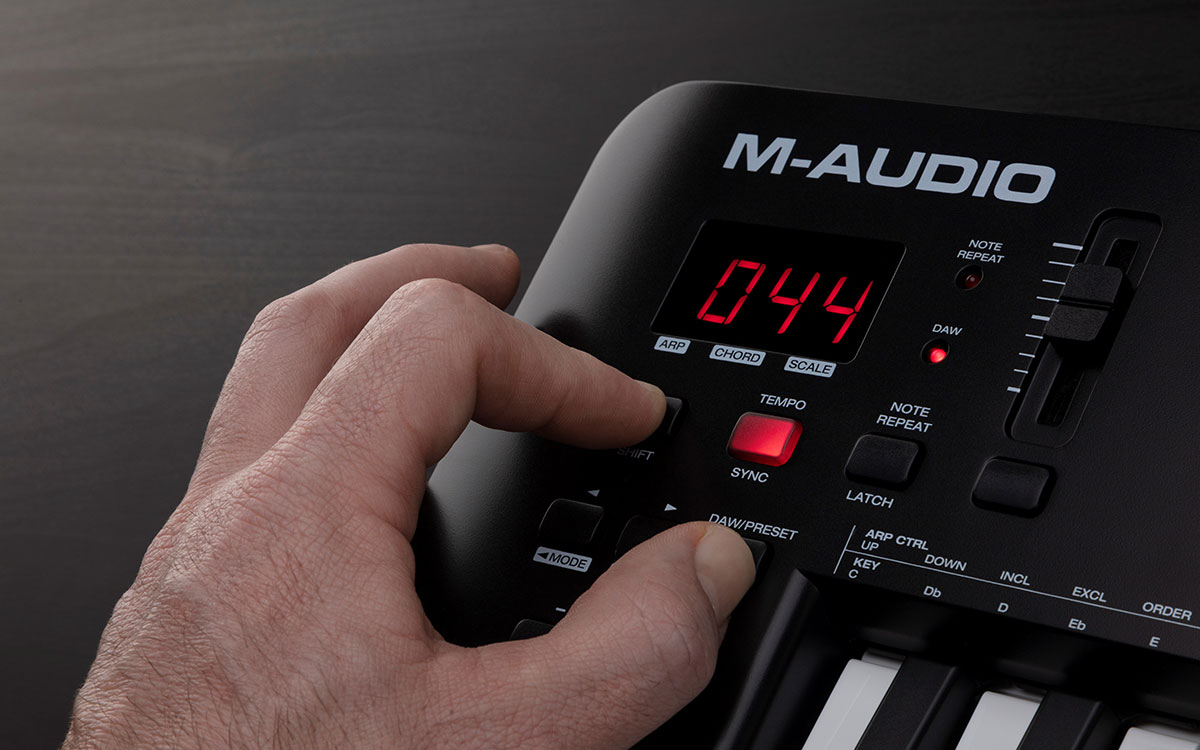 Controlador Midi M-audio Oxygen 25 Mkv 25 Teclas Con Pads