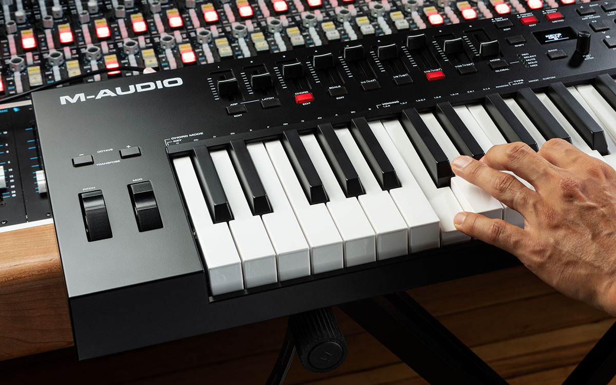 CONTROLADOR MIDI M-AUDIO DE 61 TECLAS